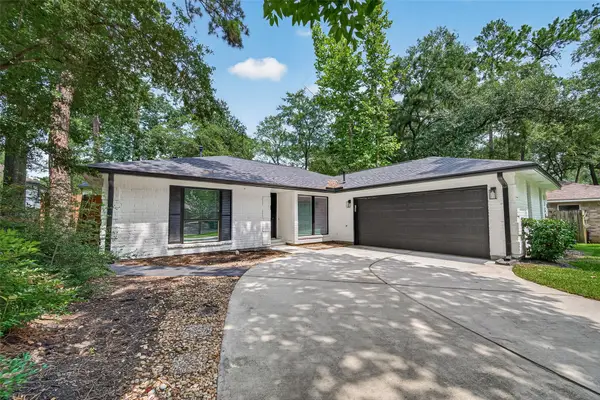 8 N Brook Pebble Court, The Woodlands, TX 77380
