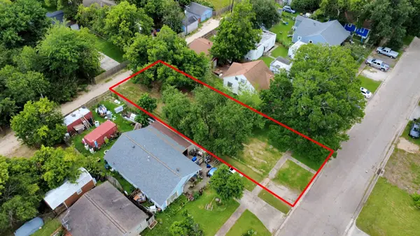 111 6th Avenue N, Texas City, TX 77590