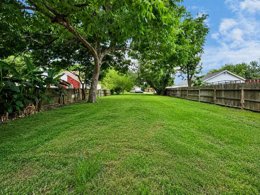 111 6th Avenue N, Texas City, TX 77590 - #2