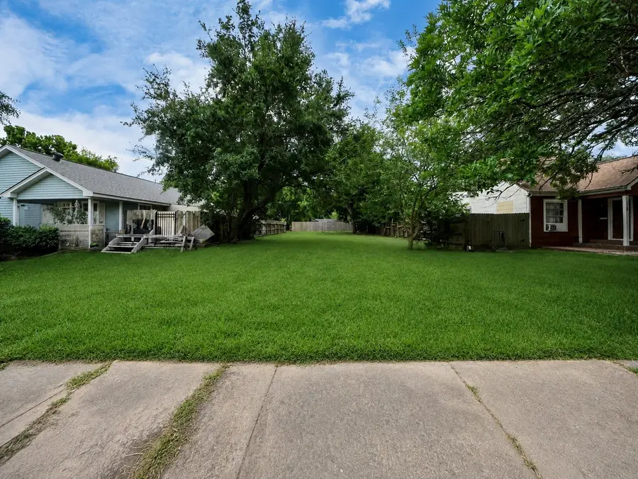111 6th Avenue N, Texas City, TX 77590 - #3