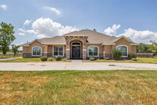 8999 Water Point Drive, Beach City, TX 77523