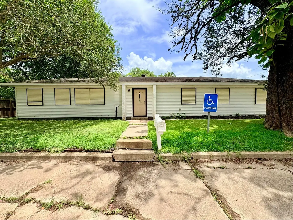 217 S 17th Street, West Columbia, TX 77486 - #1