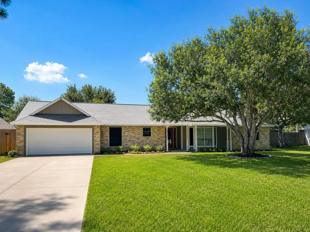 907 Briarmeadow Avenue, Friendswood, TX 77546 - #1