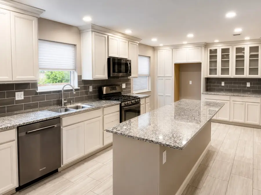 907 Briarmeadow Avenue, Friendswood, TX 77546 - #2