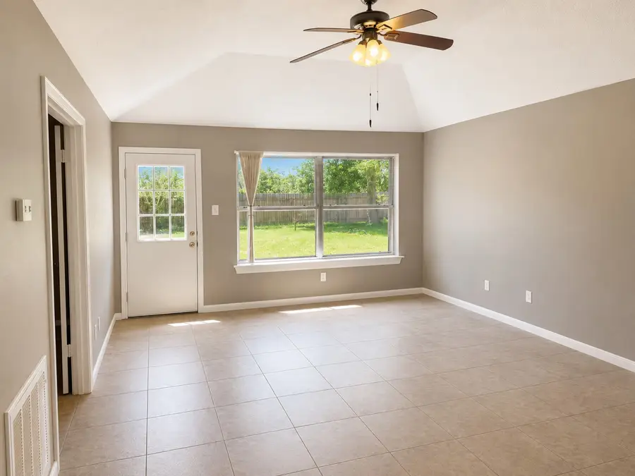 907 Briarmeadow Avenue, Friendswood, TX 77546 - #3