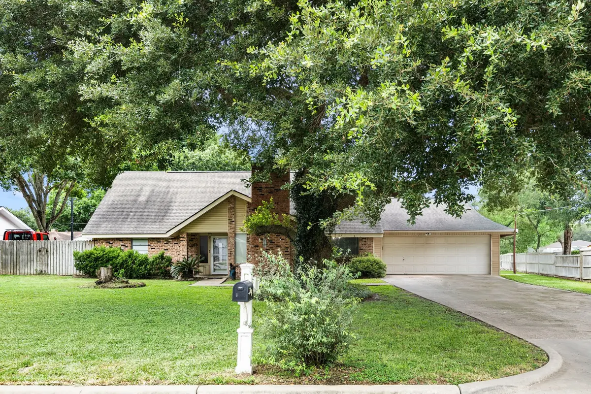 100 Crestview Street, Columbus, TX 78934 - #1