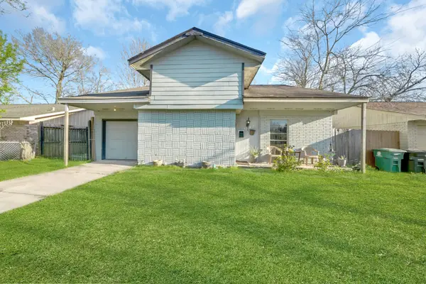 3926 Heatherbrook Drive, Houston, TX 77045