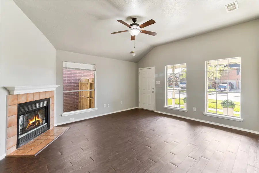 103 Almond Drive, Lake Jackson, TX 77566 - Image #2