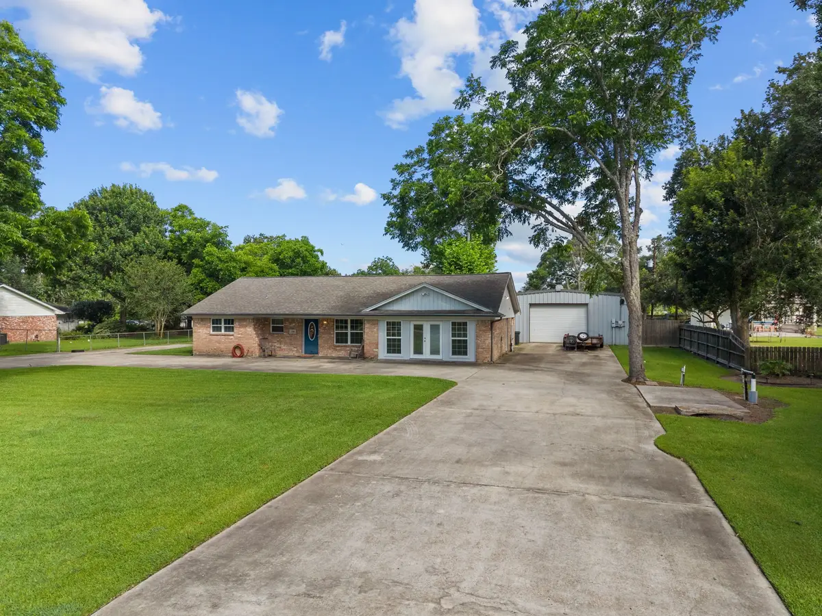 7010 Bluebird Lane, Alvin, TX 77511 - #1