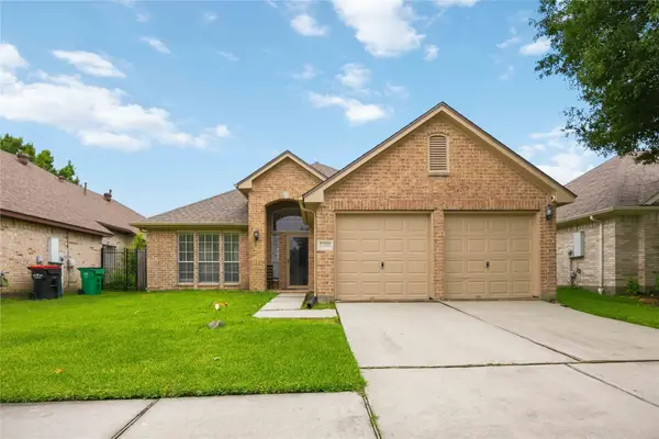 4231 Applerock Drive, Baytown, TX 77521