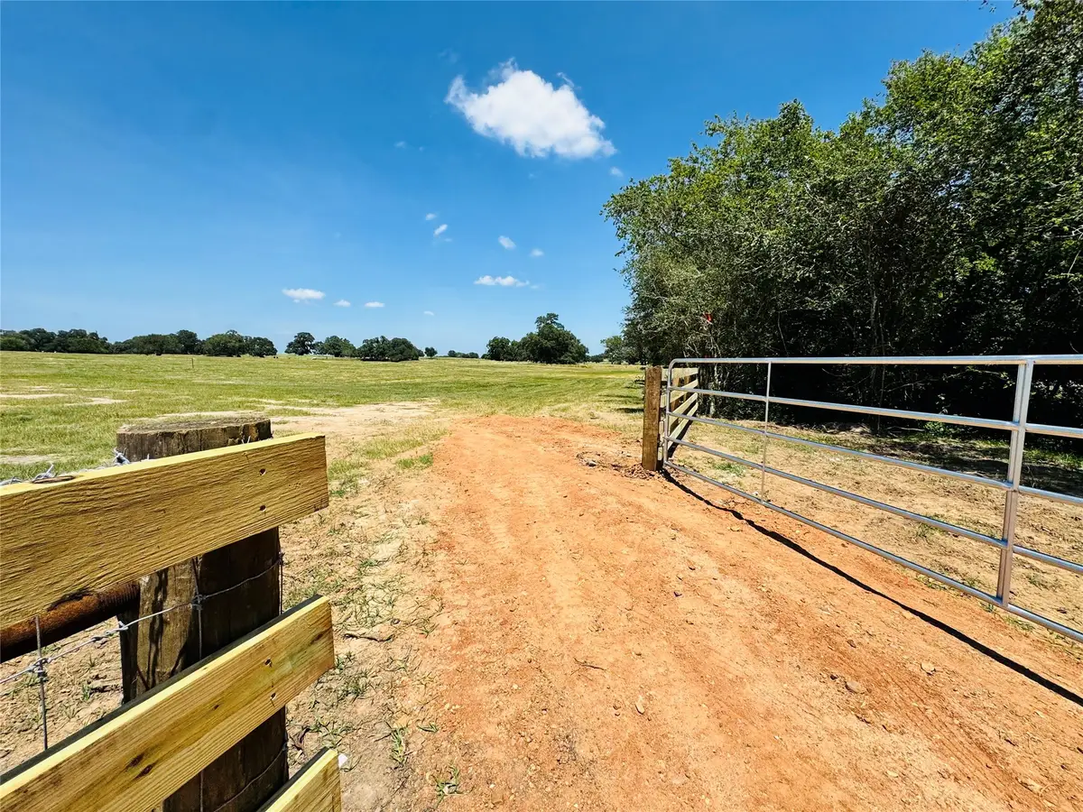 9821 W Us Hwy 90, Flatonia, TX 78941 - #1