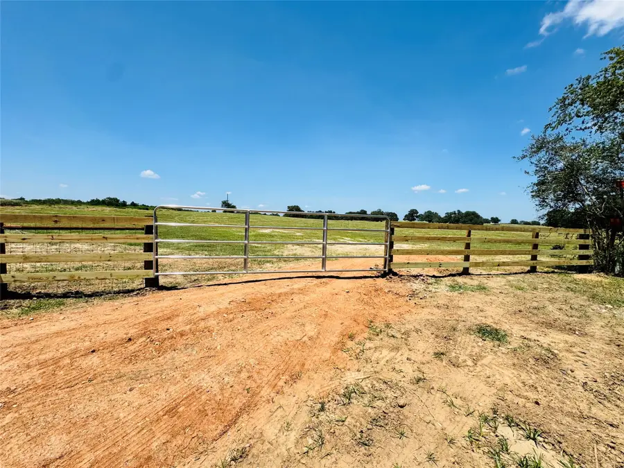 9821 W Us Hwy 90, Flatonia, TX 78941 - #2
