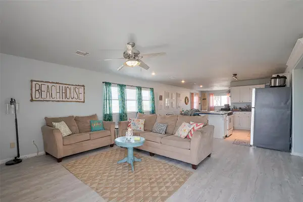 510 Oyster Street, Surfside Beach, TX 77541