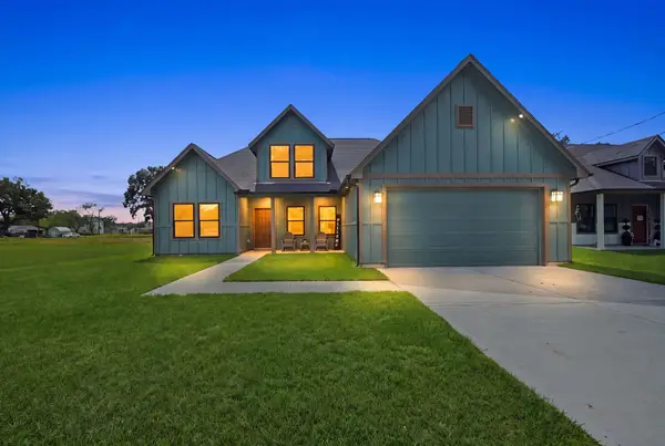 614 Austin Street, West Columbia, TX 77486