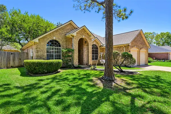 124 Crimson Bay Drive, League City, TX 77573