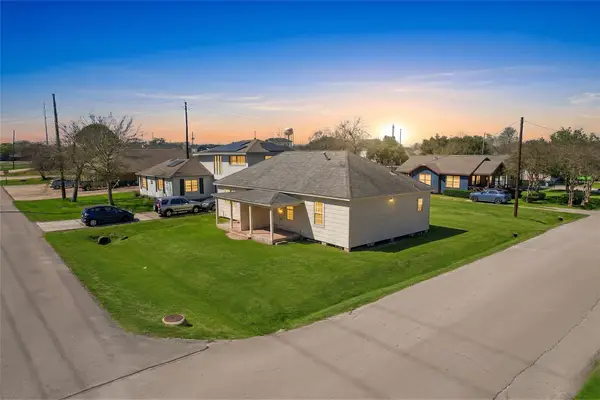 317-319 E B Street, La Porte, TX 77571