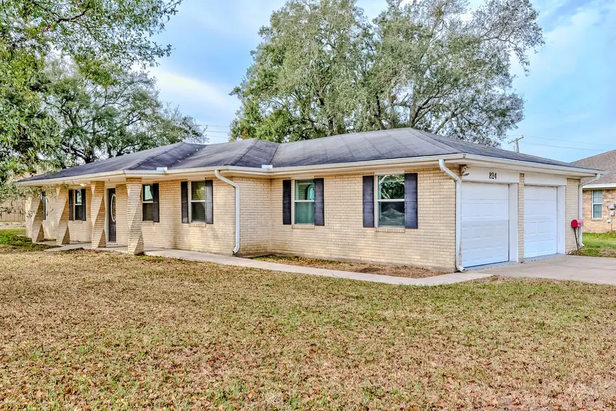 824 S 37th Street, Nederland, TX 77627 - Image #2