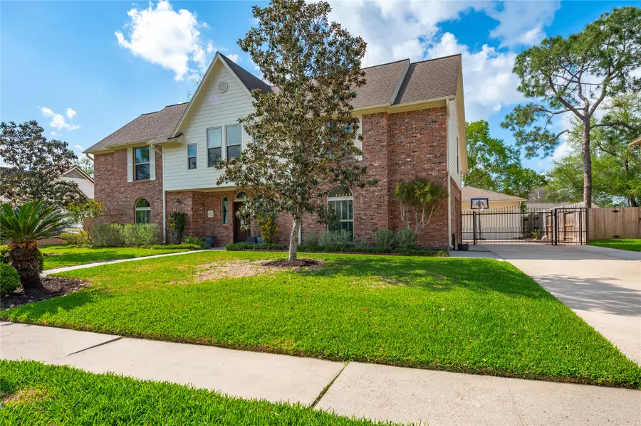 1407 W Castlewood Avenue, Friendswood, TX 77546 - #2
