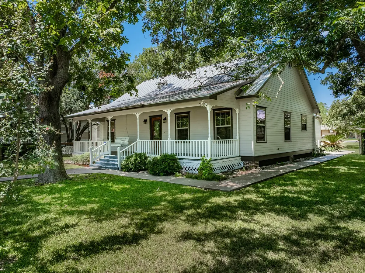 109 W Market Street, Fayetteville, TX 78940 - #1
