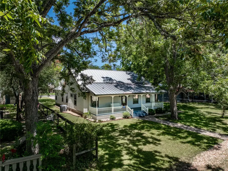 109 W Market Street, Fayetteville, TX 78940 - #3