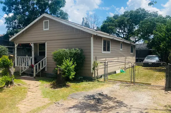 102 Avenue A, Willis, TX 77378