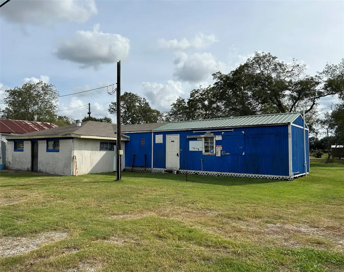 908 Main Street, Anahuac, TX 77514 - #1