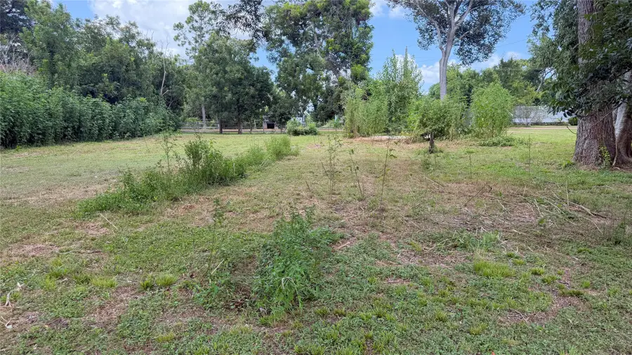 109 Handball Court, Holiday Lakes, TX 77515 - #2