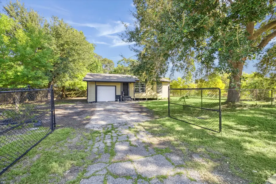 2412 28th Avenue N, Texas City, TX 77590 - #2