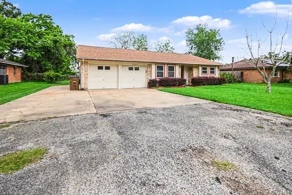 4509 37th Street, Dickinson, TX 77539
