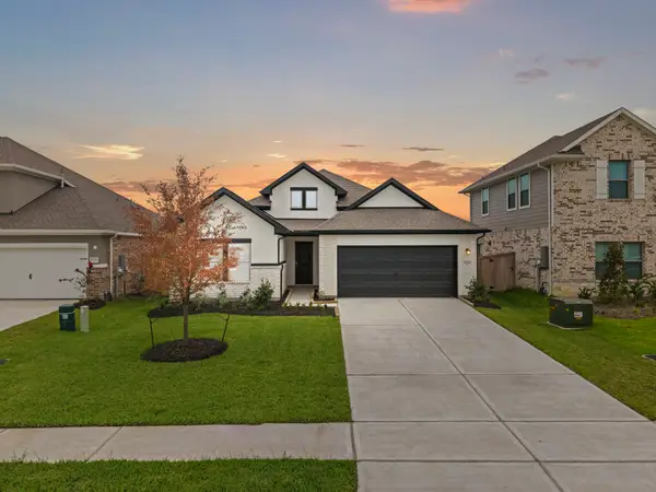 1930 Stargazer Lane, Angleton, TX 77515