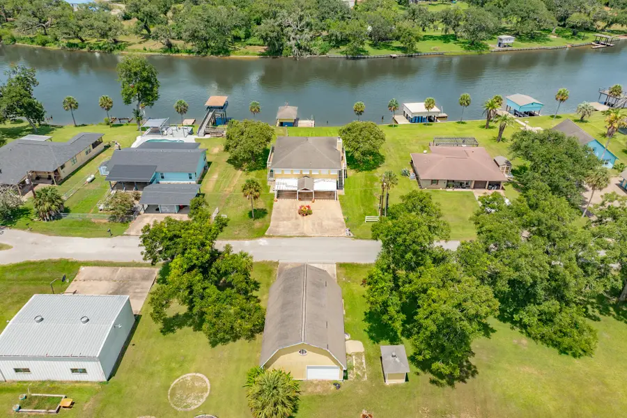 138 Vivian Street, Brazoria, TX 77422 - #2