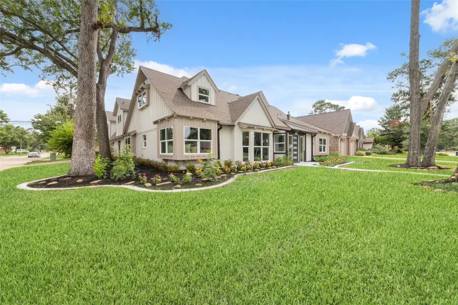 2302 Brooktree Drive, Houston, TX 77008 - Image #2