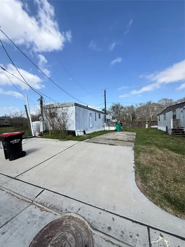 103 Heron Inlet S, Baytown, TX 77523