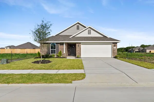 2075 W Emerald Lake Trail Circle, Dayton, TX 77525