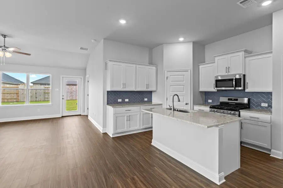 2075 W Emerald Lake Trail Circle, Liberty Dayton, TX 77525 - Image #3