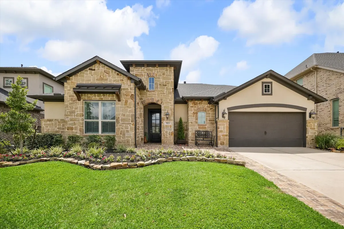 923 Marina Breeze Lane, Pinehurst, TX 77362 - #1