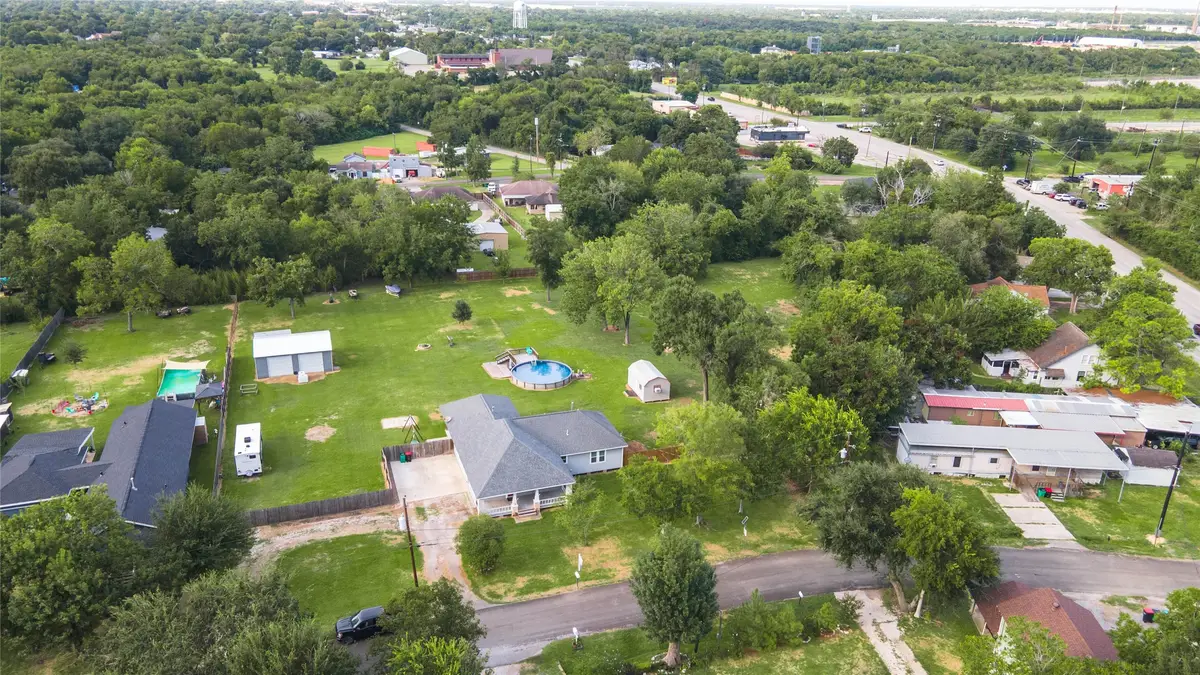 112 Wood Avenue, Baytown, TX 77520 - #1