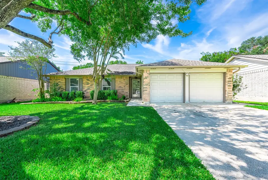 17102 Coachmaker Drive, Friendswood, TX 77546 - Image #2