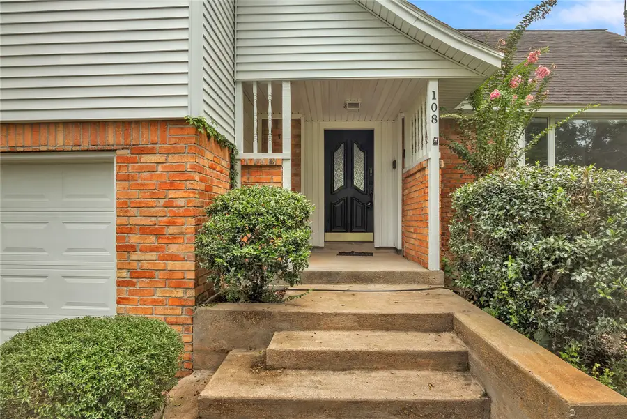 108 Woodland Road, Lake Jackson, TX 77566 - #3