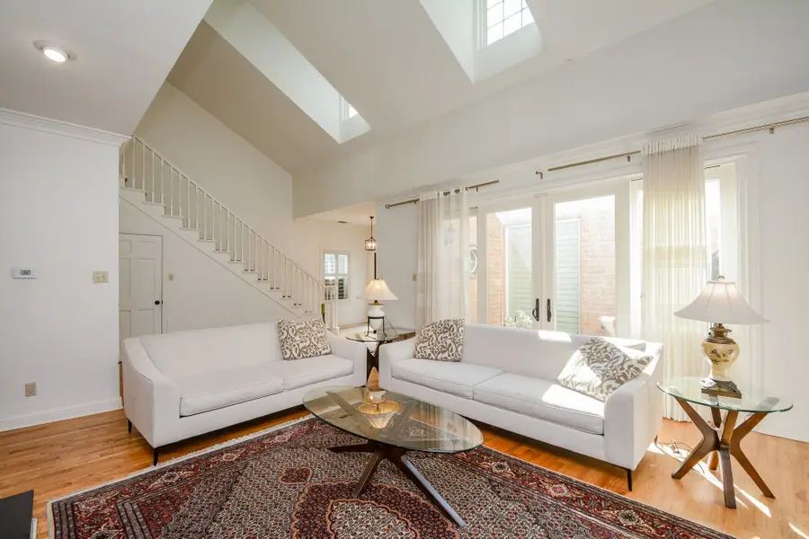 9518 Bayou Brook Street, Houston, TX 77063 - Image #2