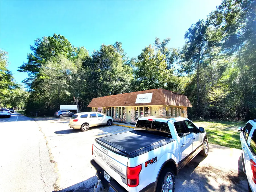 1714 Roman Forest Boulevard, New Caney, TX 77357 - Image #2