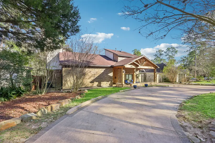 251 Springs Edge Drive, Conroe, TX 77356 - Image #2