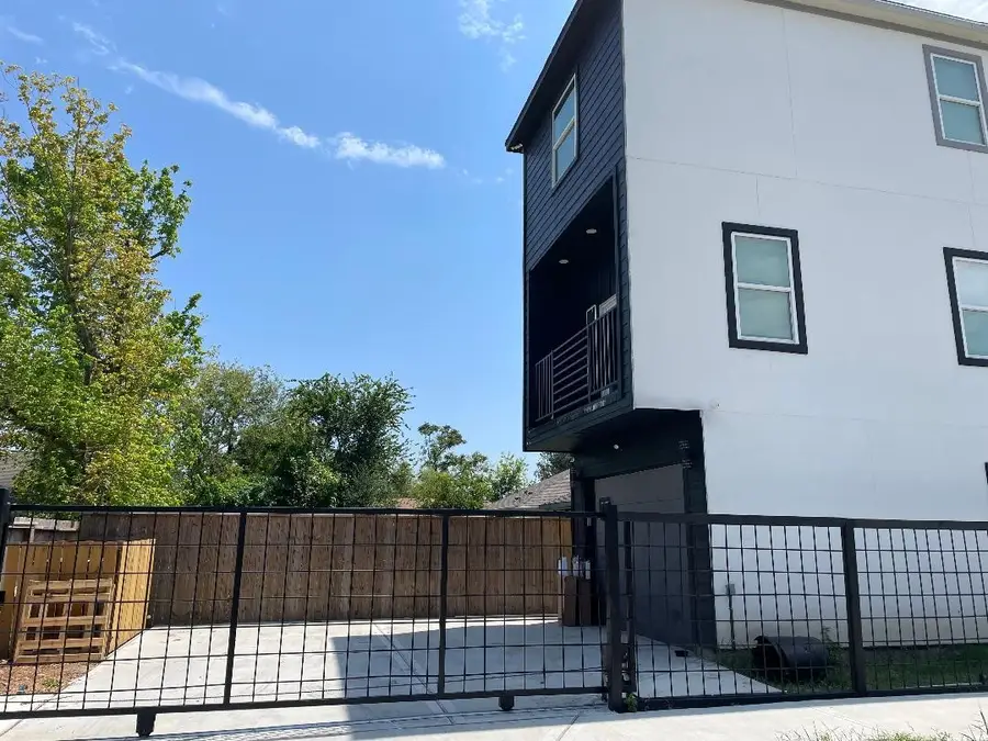 201 E 37th Street, Houston, TX 77018 - #2
