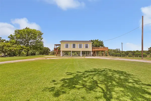 309 Oak Island Drive, Anahuac, TX 77514