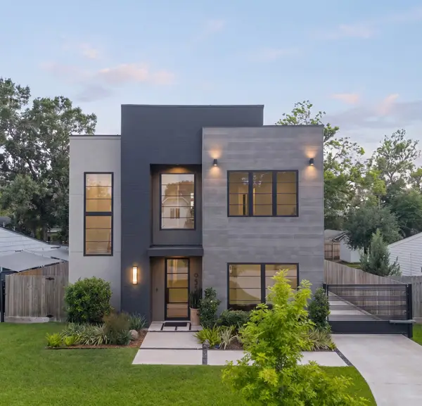 935 Gardenia Drive, Houston, TX 77018