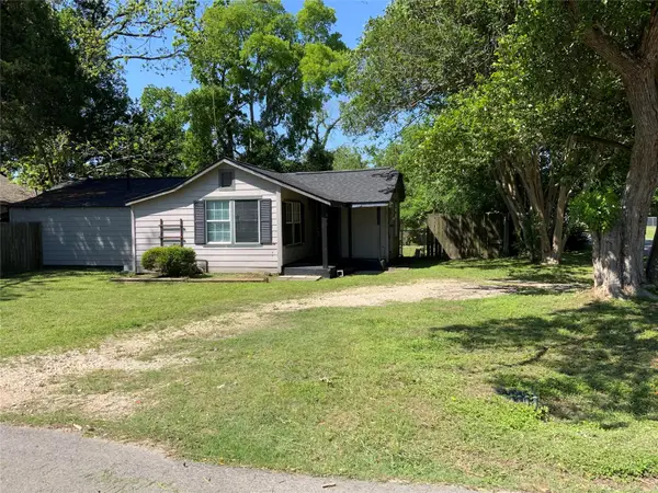 303 W Worsham Street, Willis, TX 77378