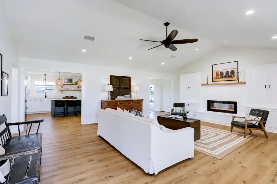 453 Centennial Street, Carmine, TX 78932 - #3