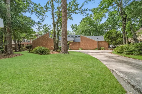 17 Greenridge Forest Drive, The Woodlands, TX 77381