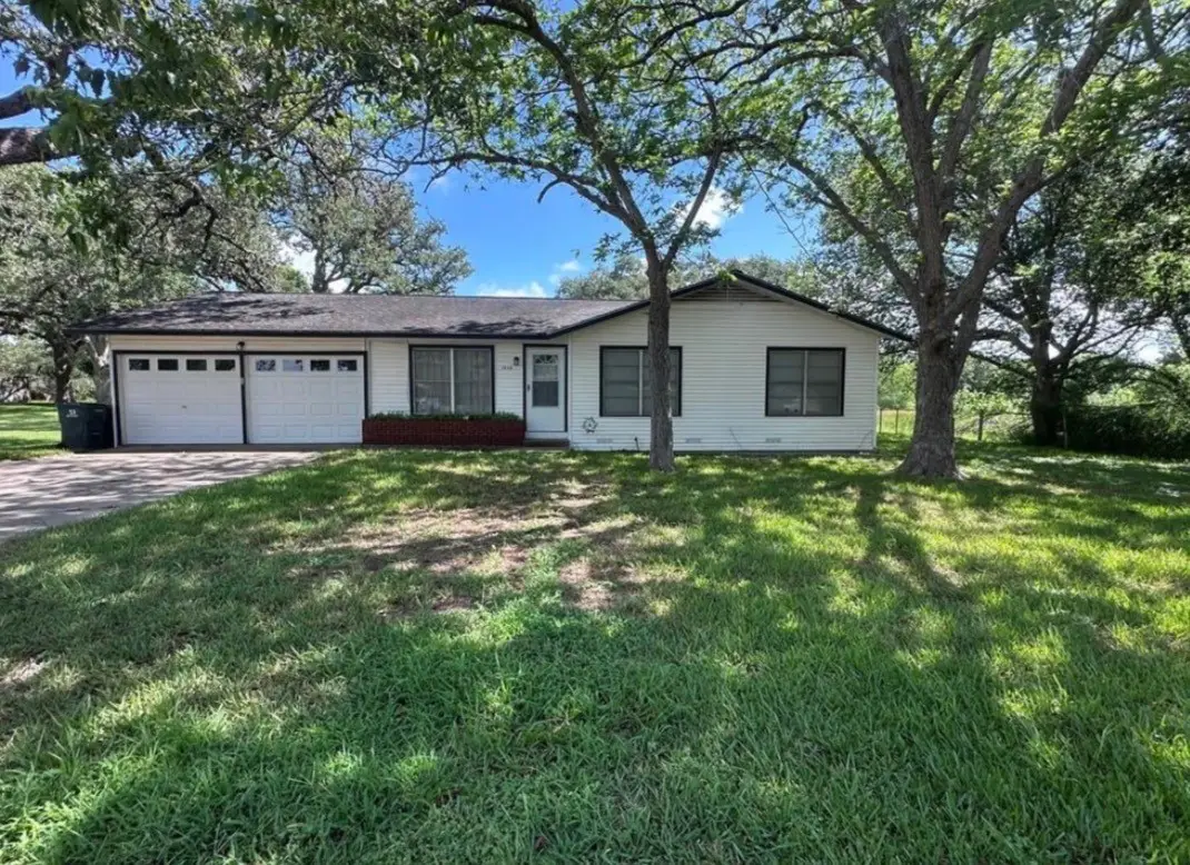 1214 Macarthur, Cuero, TX 77954 - #1
