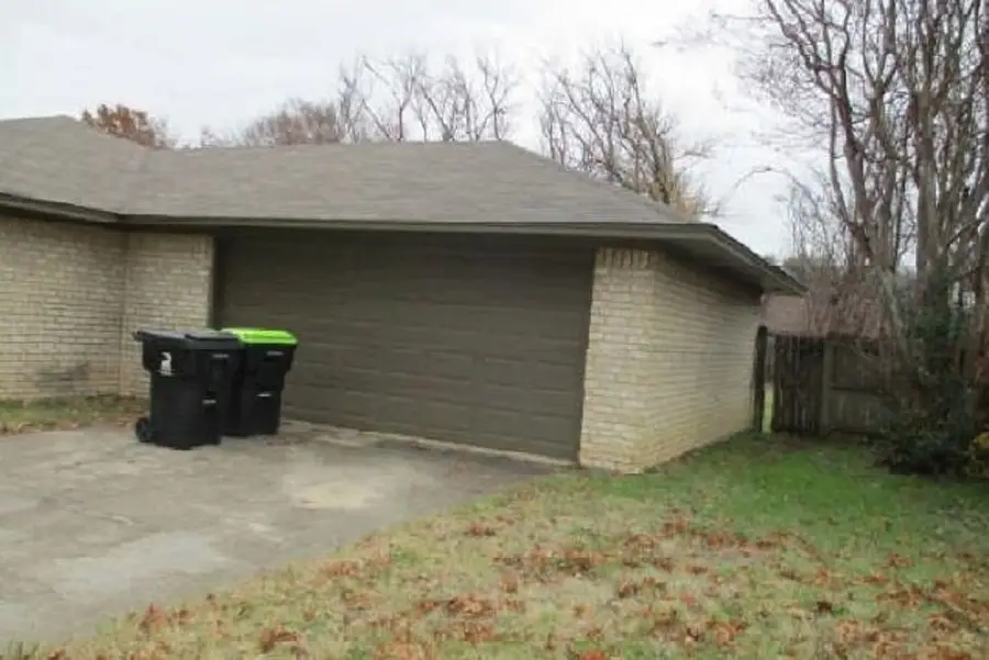 517 S Kirby Street, Pilot Point, TX 76258 - #2